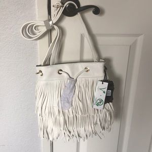 White fringe bucket bag ❄️